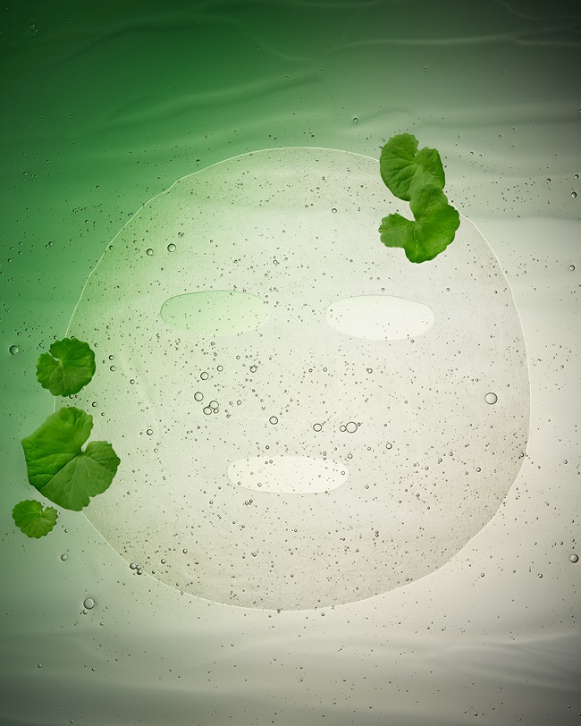 sheet mask immersed in gel serum formula with centella leaves.